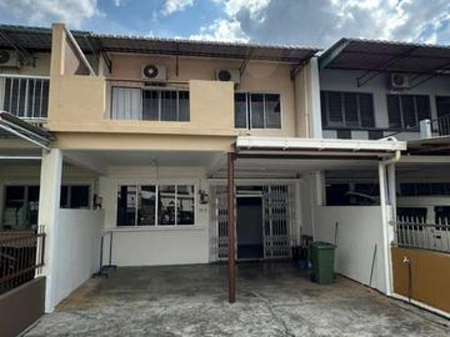 Double Storey Intermediate House For Rent 5 mins Walking to SGH
