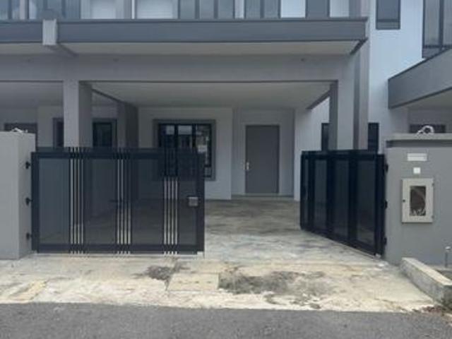 Double Storey Intermediate House Oaks 23 Stapok for sale