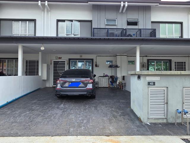 Double storey intermediate House Rentak Perdana Bandar Puncak Alam