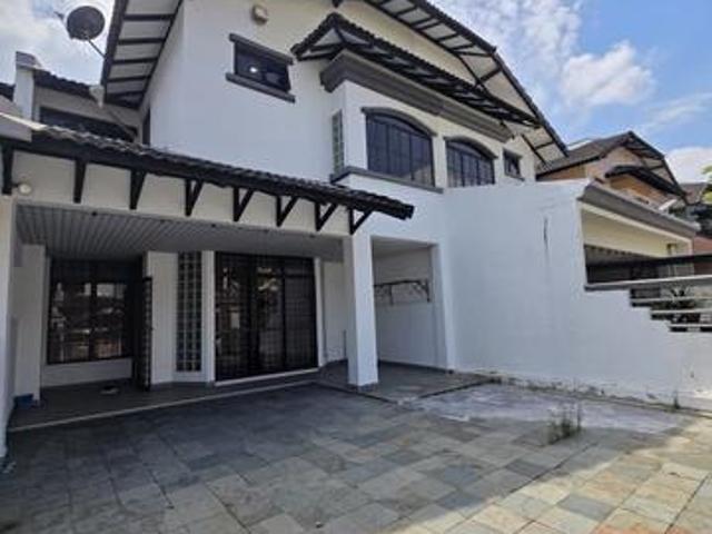 Double Storey Jalan Molek Johor Jaya 4 Bed 3 Bathrooms FF