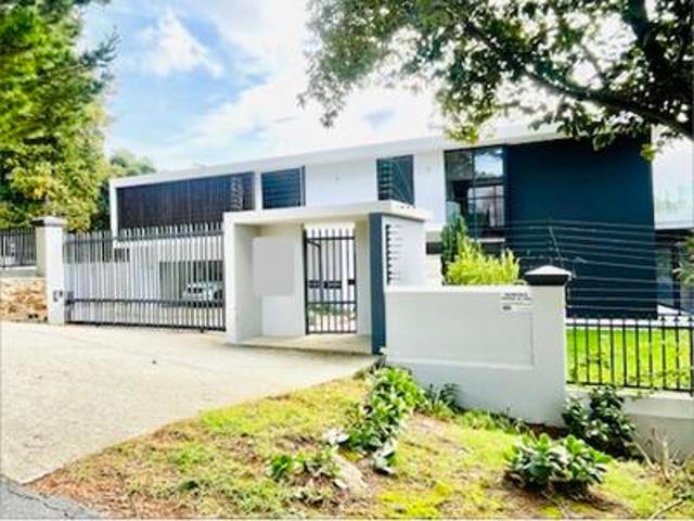 double storey luxury 4 bedroomed hou.