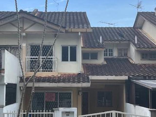 Double storey link house in Section 27 next to Alam Megah for rent