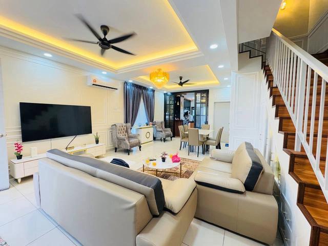 double storey link housecorner lotfully furnished urgent sell