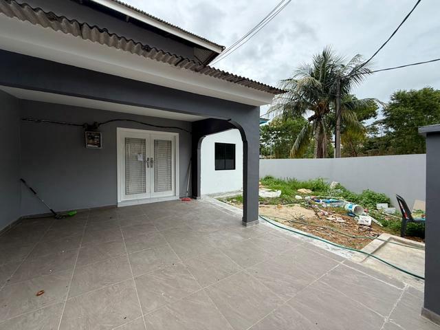Double Storey Low Cost CornerTaman Mount Austin Jalan Mutiara Emas