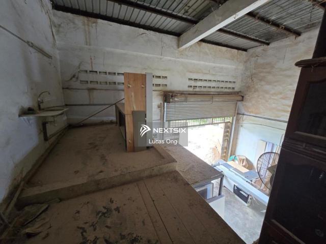 Double Storey Superlink Corner Lot @ Jalan Kubah, U8 Bukit Jelutong