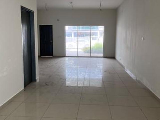 Double Storey Superlink House New Unit Size 22x115 Never Occupied Sale