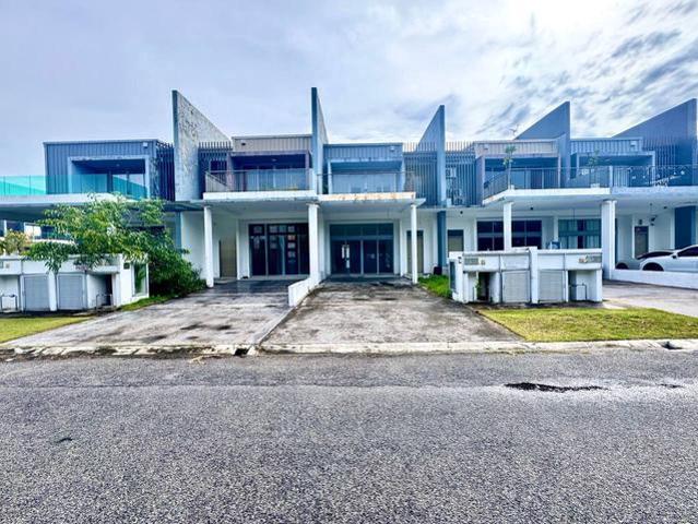 Double Storey Superlink Nautilus 2 DIsland Residence Puchong