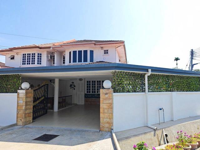 Double Storey Semi Detached House for Rent at Luak Miri