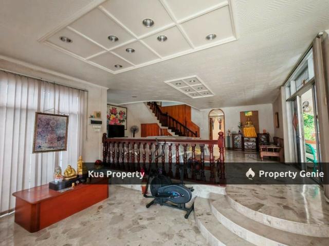 Double Storey Semi Detached House For Rent! Located at Kenyalang, Near Spring