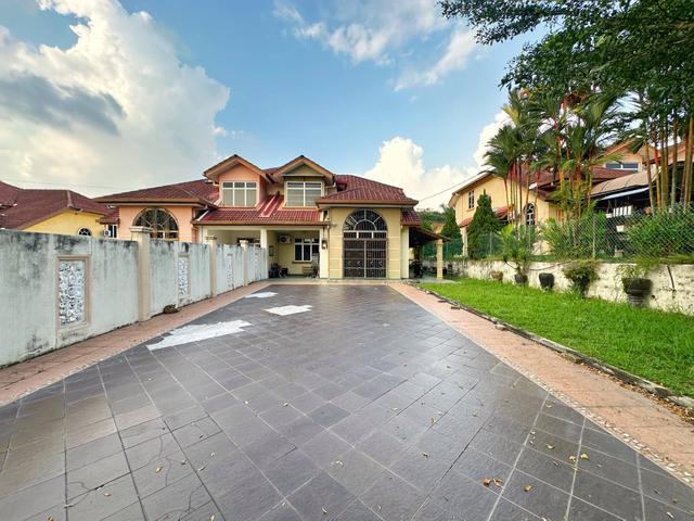 Double Storey SemiD Taman Desa Bestari Salak Tinggi Highly Nego