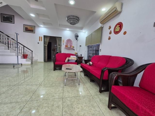 Double Storey SemiDetached house at Taman merdeka for rent