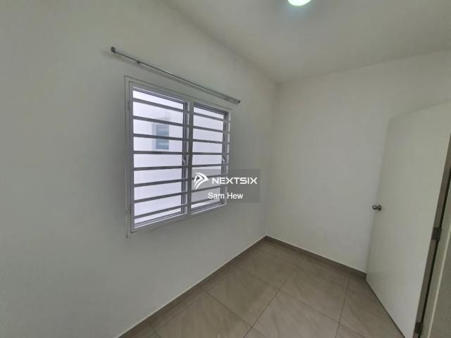 Double Storey Shop 24' x 80' Intermediate Lot Freehold Non Bumi Facing Shoplot Currently Tenanted