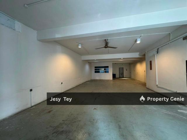 Double Storey Shop For Rent Taman Molek