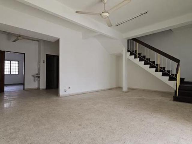 Double Storey SS18 Walking distance to LRT