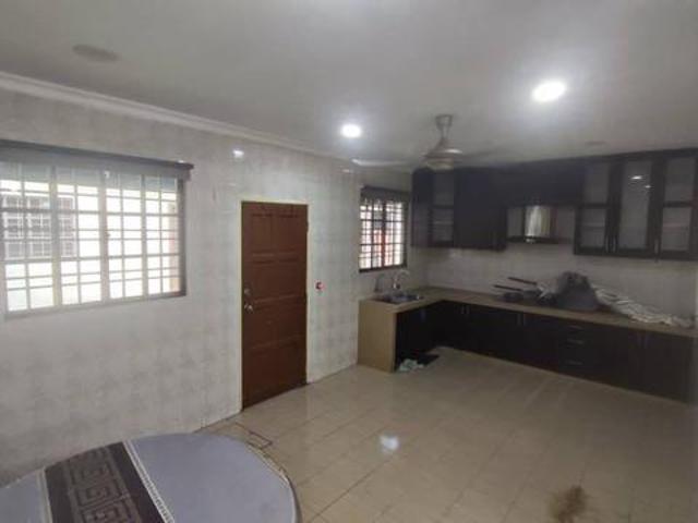 Double storey taman kota pendamar port klang