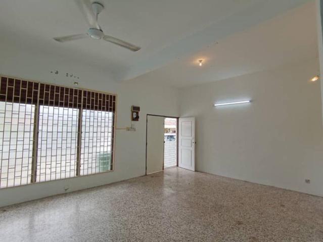 Double Storey Terrace concrete flooring at Taman Lip Sin