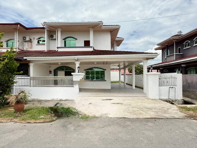 Double Storey Terrace Corner House for Sale at Senadin Miri