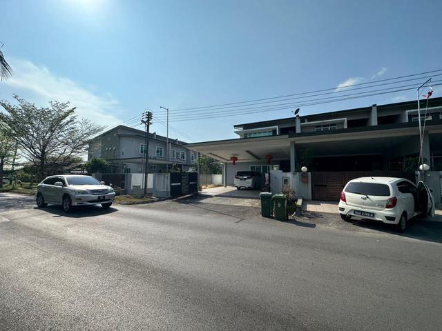 DOUBLE STOREY TERRACE CORNER SALE At PINES SQUARE BATU KAWA KUCHING