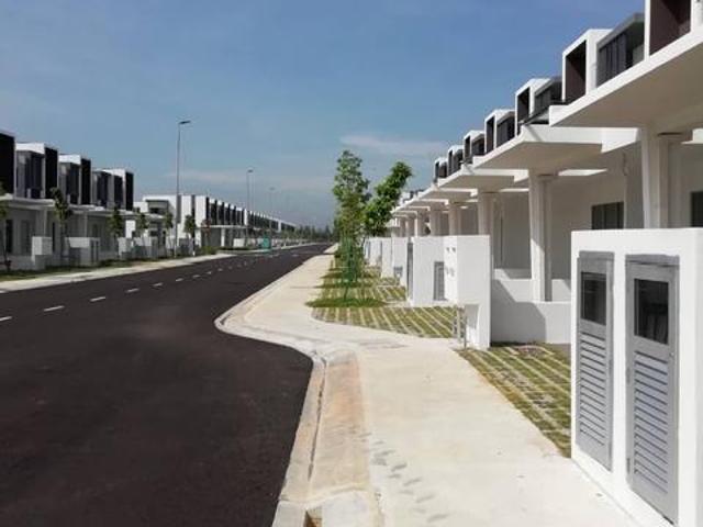 Double storey terrace house cyber South