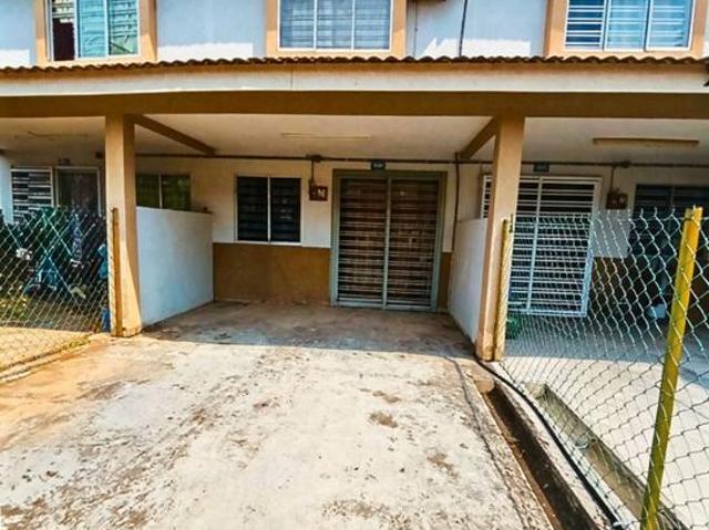 Double Storey Terrace House Taman Lagenda Putra Kulai 3Bedroom 2Bath