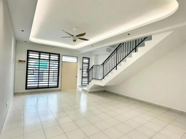 Double Storey Terrace House Taman Scientex Senai | Fully Renovated | Unblock View | Freehold