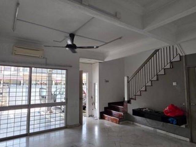 Double Storey Terrace House USJ 13 Reno Extended till no land behind