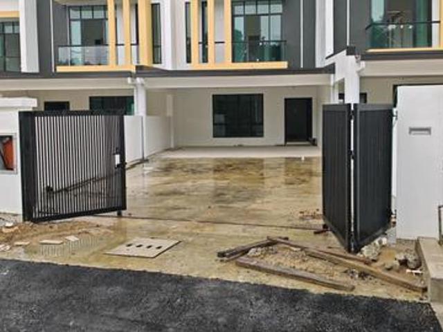 Double Storey Terrace Intermediate at Bucida Terrace 10th Mile Jalan