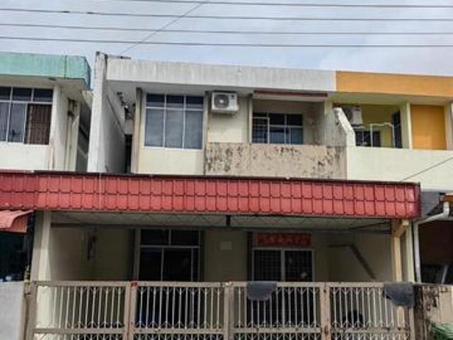 Double Storey Terrace Intermediate at Jalan Stampin For Sale