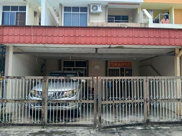 Double Storey Terrace Intermediate at Taman Stampin barat Kuching