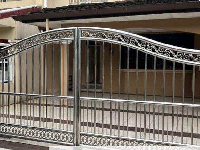 Double Storey Terrace Intermediate House at Stapok