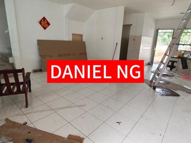 DOUBLE STOREY TERRACE INTERMEDIATE HOUSE FOR SALE At 17 MILE BATU GONG