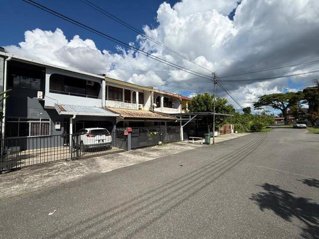 Double Storey Terrace Intermediate House For SaleStampin Timur