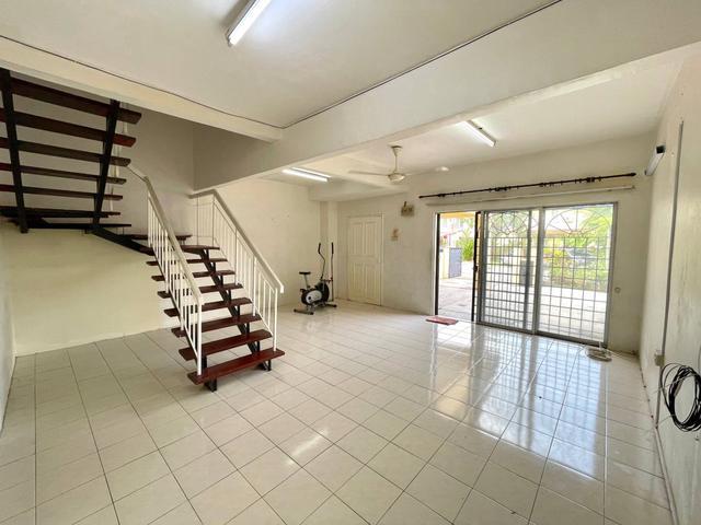 Double Storey Terrace LEP 4 Bandar Putra Permai Seri Kembangan