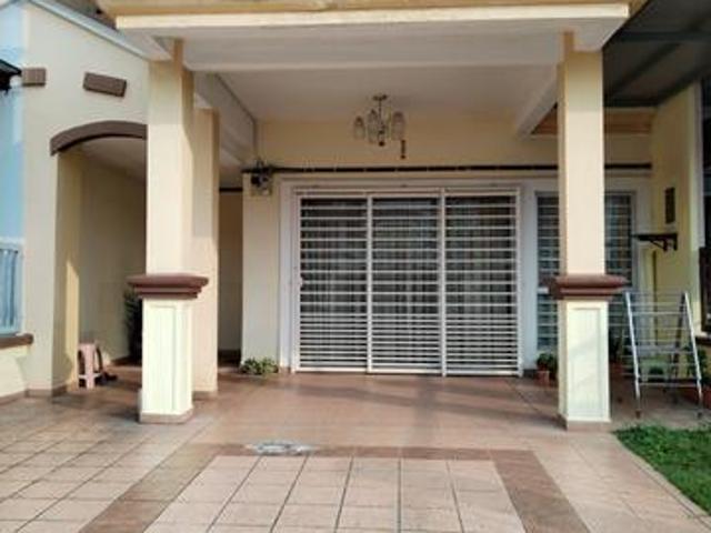 Double storey terrace PuchongShort drive to LRT