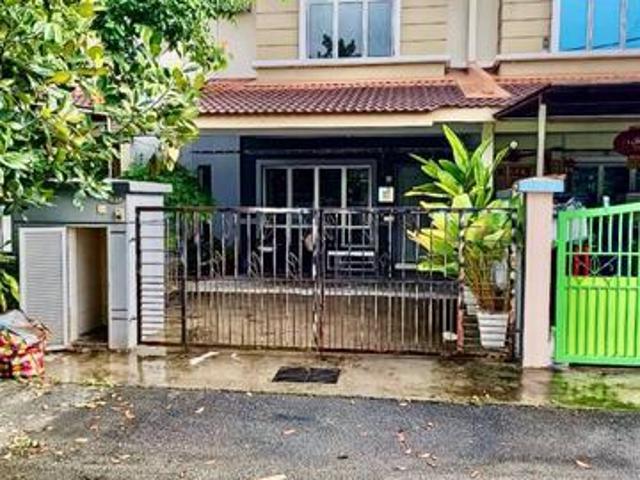 Double Storey Terrace Taman suria tropika Seri Kembangan