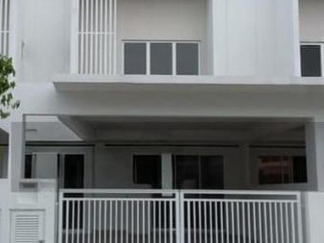 Double storey terrace taman suriaman 2Bandar sri sendayan