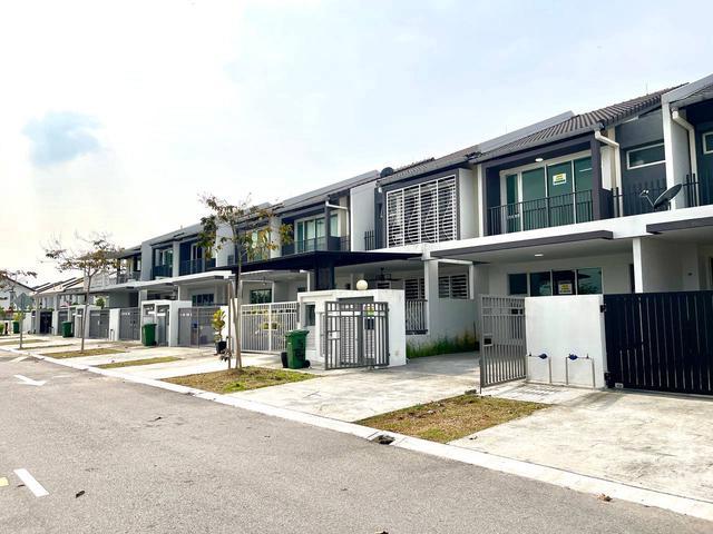 Double Storey Terrace Verna Lake Villas Serene Heights Bangi