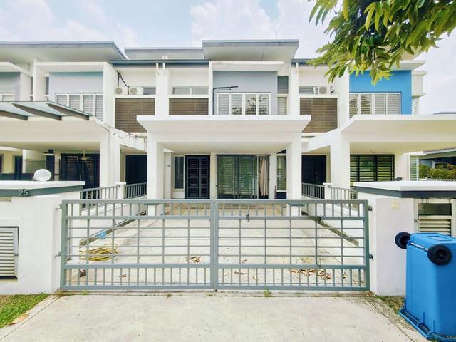 Double Storey Terrace Viola House Alam Impian