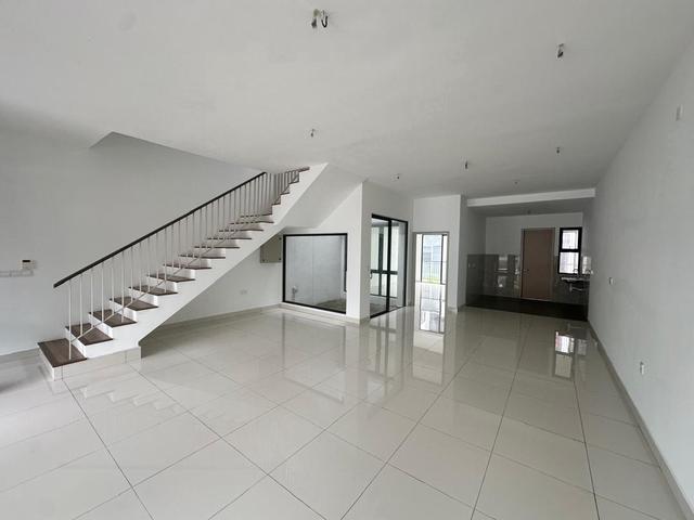 Double Storey 22x75ft Elmina Valley 3 Near Lakeside Mall Denai Alam