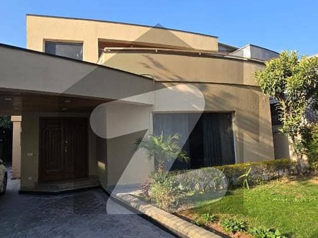 Double storey 5 bed rooms house with 2 servant quarters