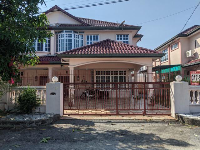 Double story semi detached house wet and dry kitchens spacious halls