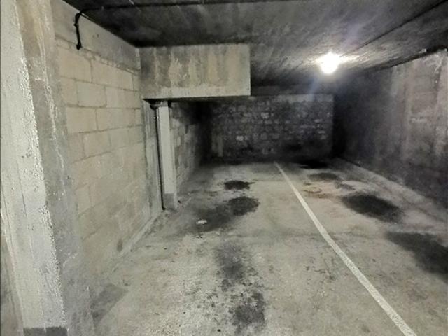 DOUBLE Place de parking 15 Rue des Frères Morane 75015