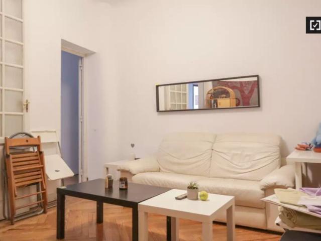 Double Room for rent in 12 bedroom apartment in Sol, Madrid