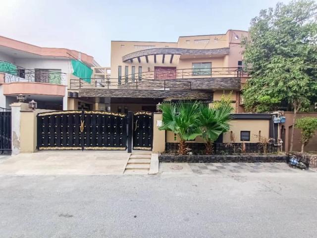 Double Unit Slightly Used Close To Market 10 Marla House For Sale Lahore PUNJAB COOP HOUSING SOCIETY ID 80007