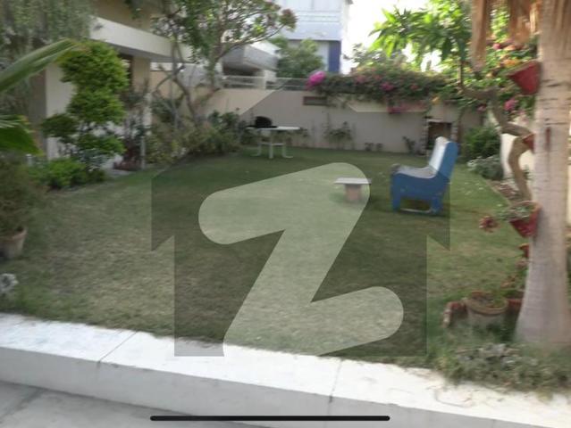 Doublee Storey 1500 Sq Yard 40 feet Road Gulshan e Iqbal Block 7