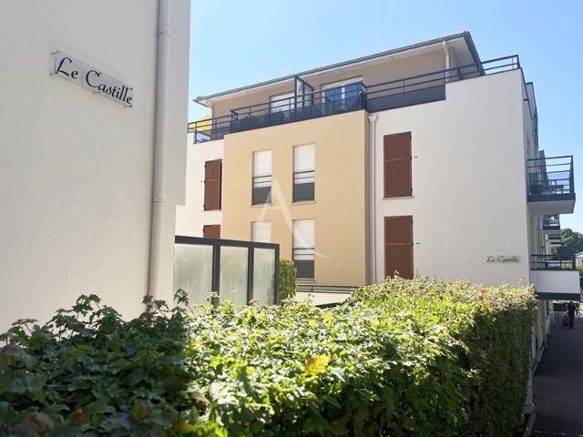 DOURDAN Studio refait à neuf dans résidence proche centre ville !