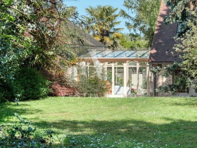 DOURDAN. SUPERBE MAISON ANCIENNE DE CARACTÈRE – À 5 MINUTES DU CENTRE