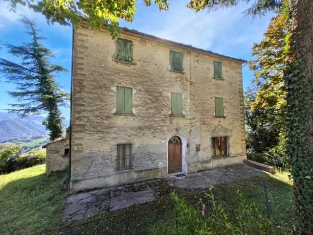 DOVADOLA CASA INDIPENDENTE CON TERRENO AGRICOLO