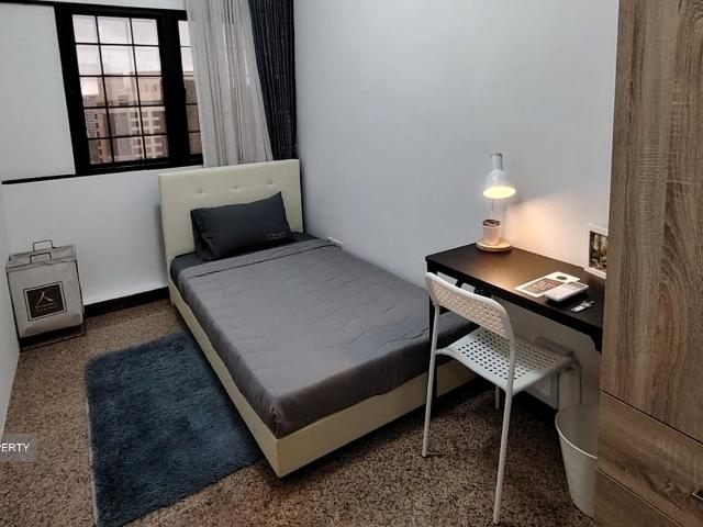 Dover Parkview D5, Condominium