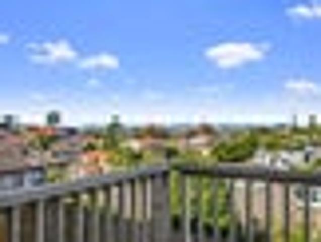Downsizer Delight – Royalle Vista Estate